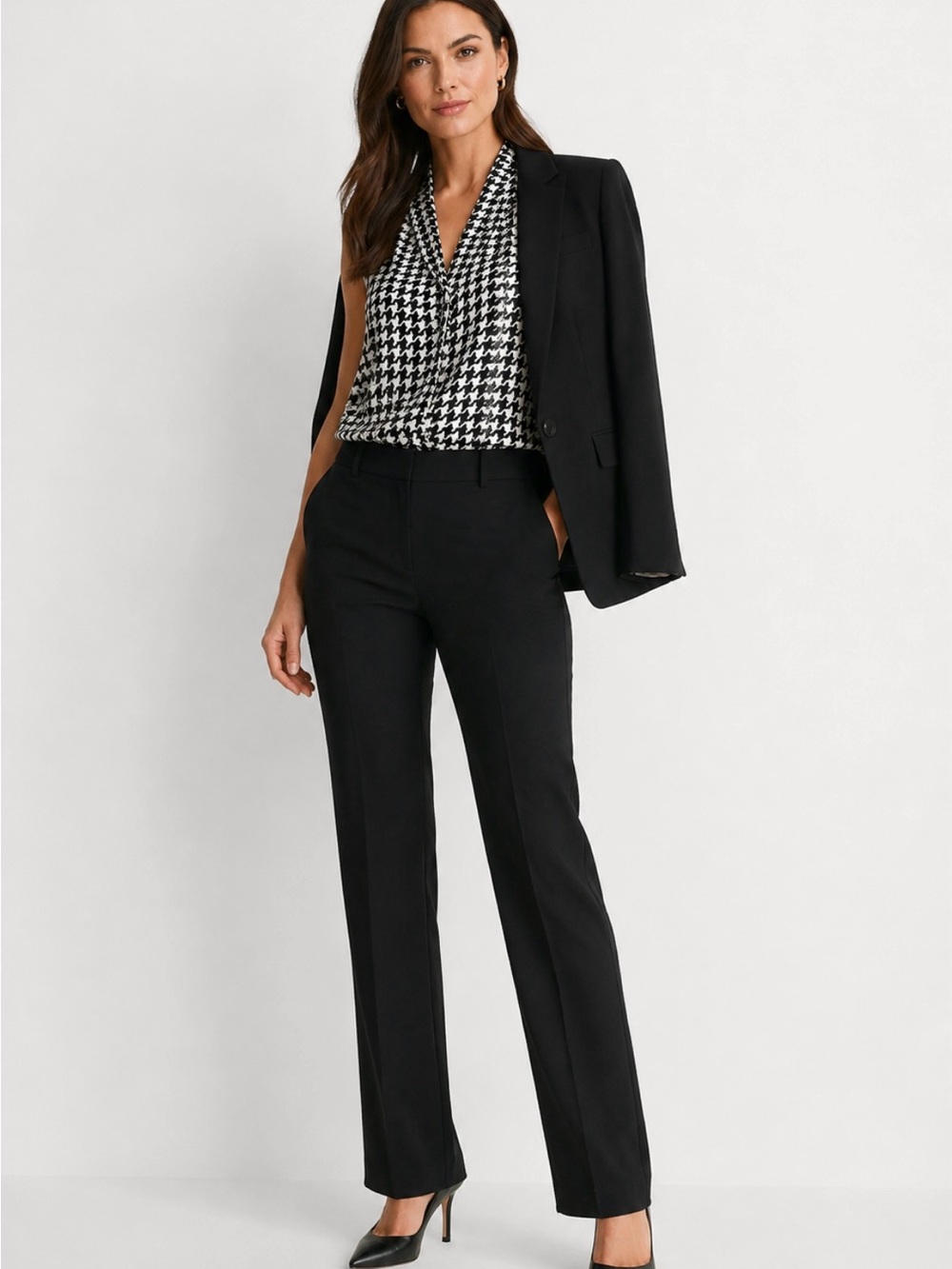 Vince Camuto Black & White Houndstooth Sleeveless V-Neck Top